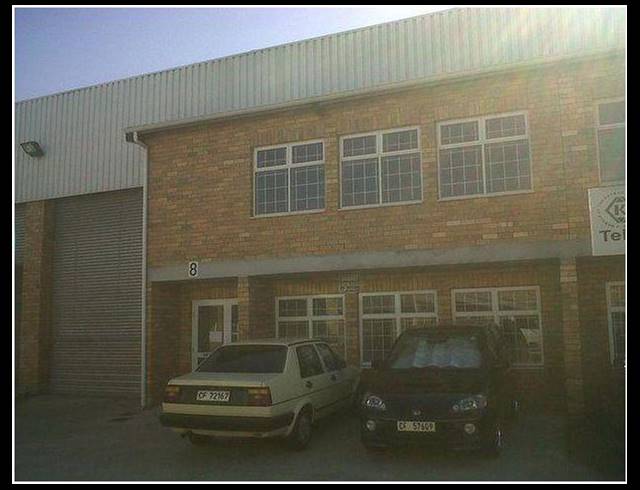328M² FACTORY TO LET IN STIKLAND